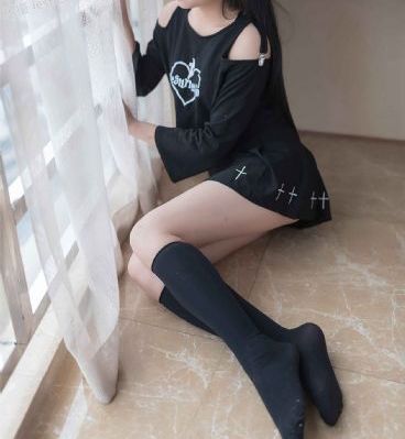 黄色片免费一个女的两个男的_蓝光手机在线观看